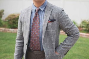 Cravate dans le pantalon