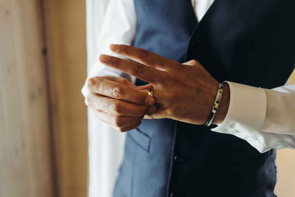 Bijoux et accessoires de mode pour homme en or