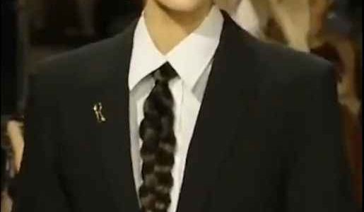 Cravate en cheveux Schiaparelli