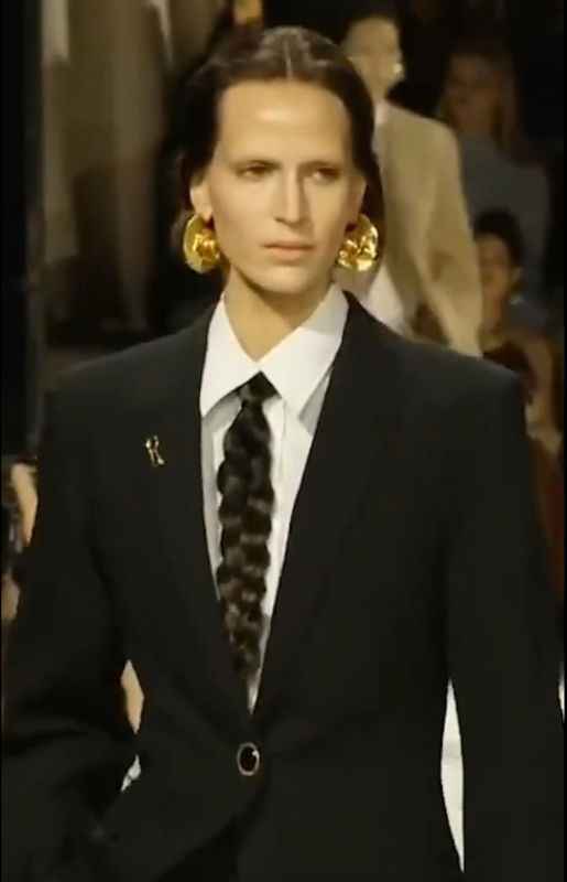 Cravate en cheveux Schiaparelli